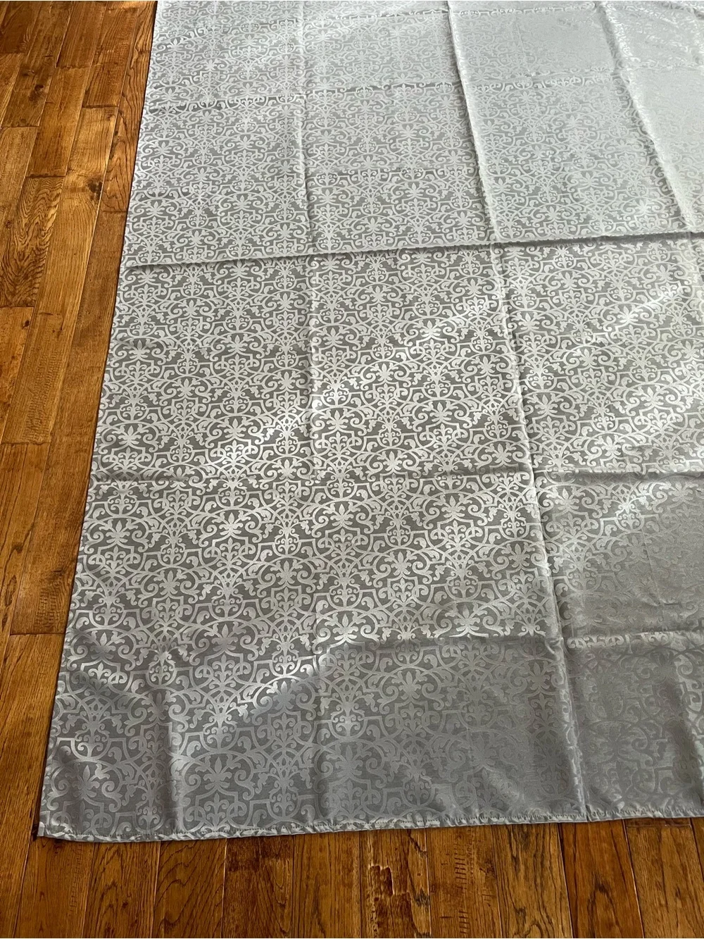 Royal Velvet Tablecloth Rectangular Damask Taupe Platinum 60” x 84”